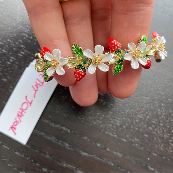 š± Betsey Johnson Strawberry Bangle Bracelet - Picture 10 of 12